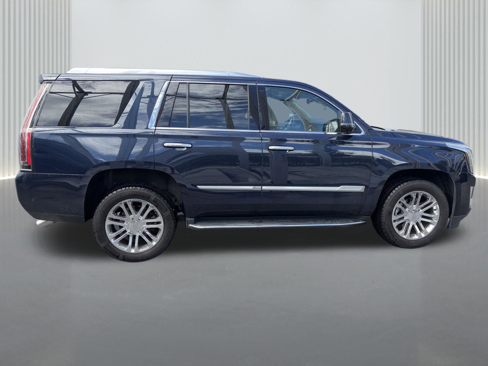 Used 2020 Cadillac Escalade 2WD image 3