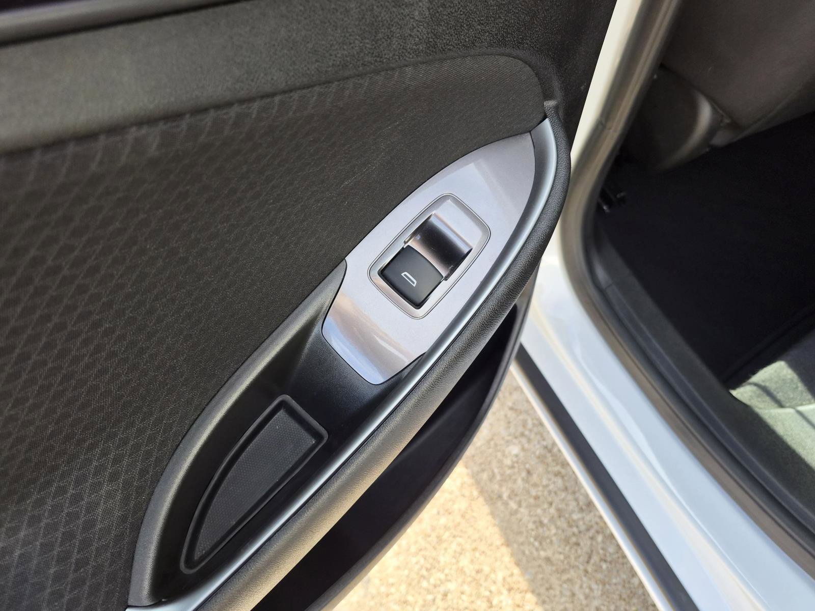 Used 2025 Chevrolet Malibu LT FWD image 15