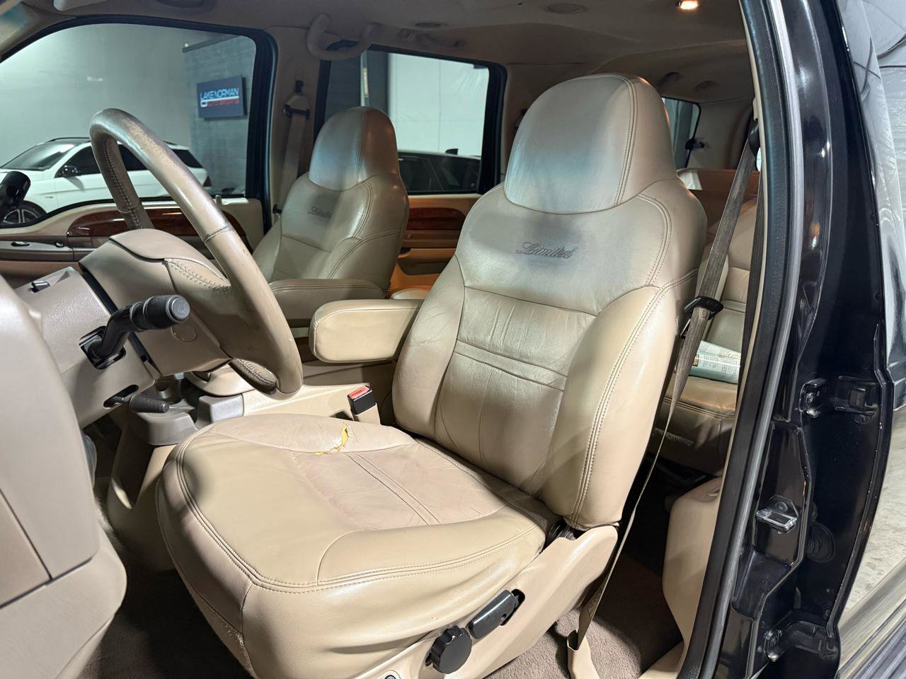 Used 2001 Ford Excursion Limited image 11