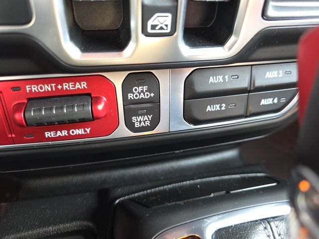 Used 2024 Jeep Wrangler Unlimited Rubicon w/ Convenience Group AWD/4WD image 19