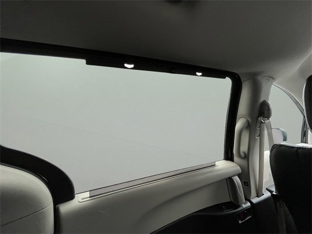 Used 2024 Chrysler Pacifica Touring-L image 31