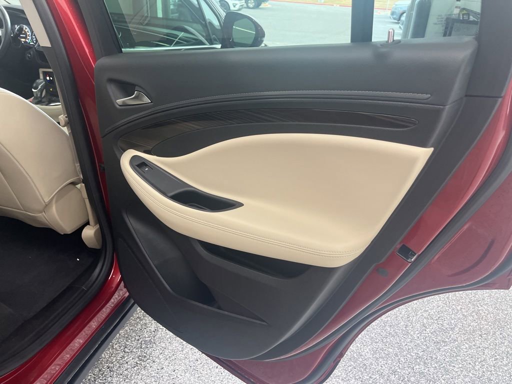Used 2020 Buick Envision Premium image 32