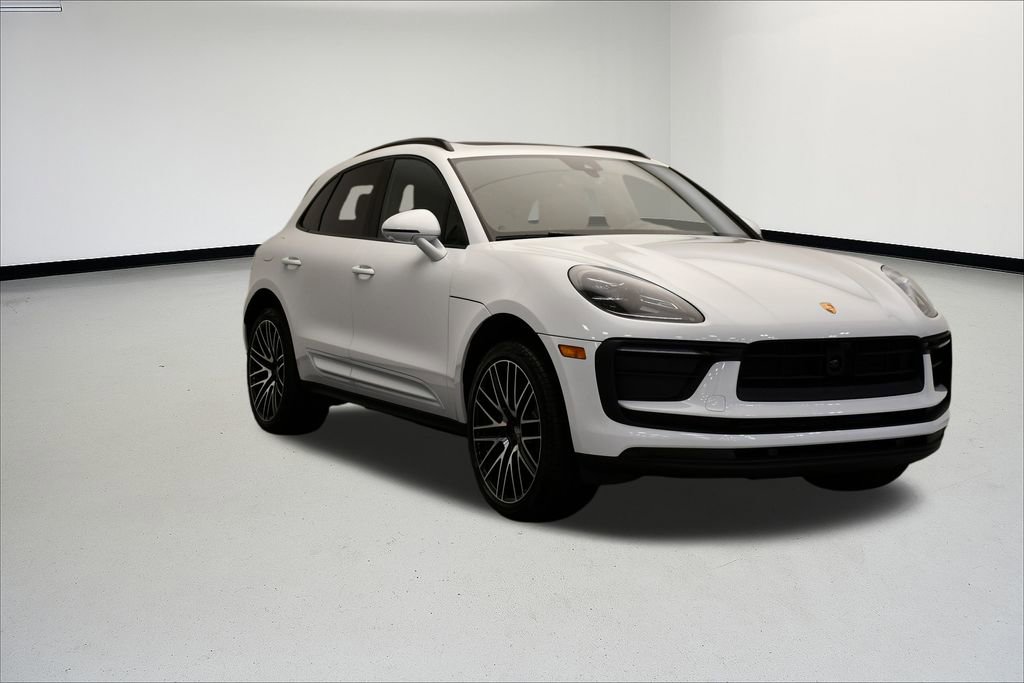 Used 2025 Porsche Macan image 9