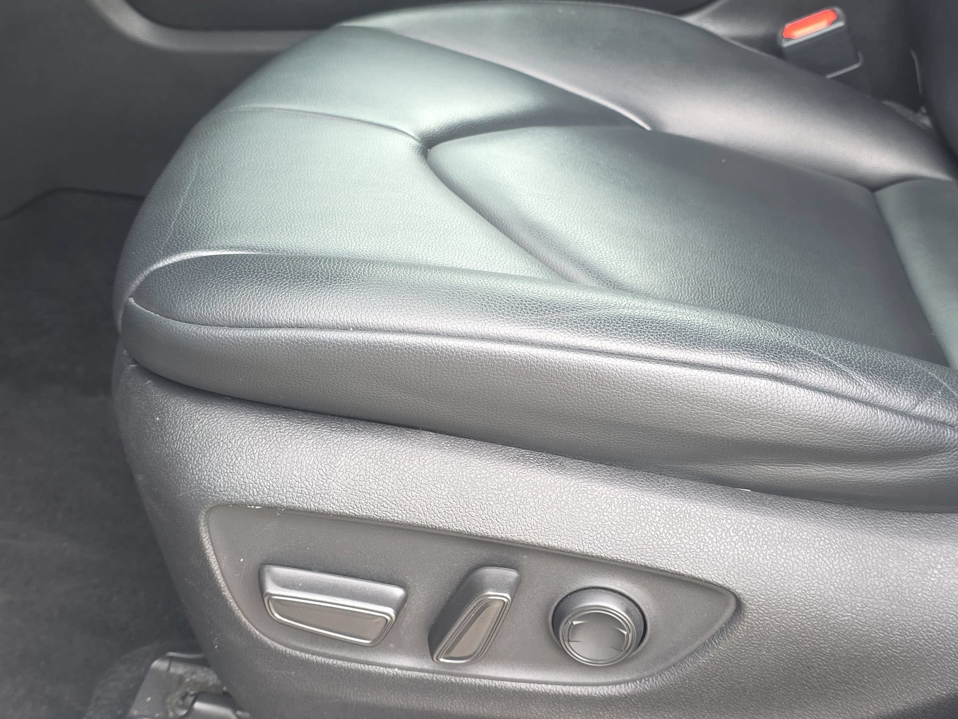 Used 2022 Toyota Highlander XLE AWD/4WD image 28