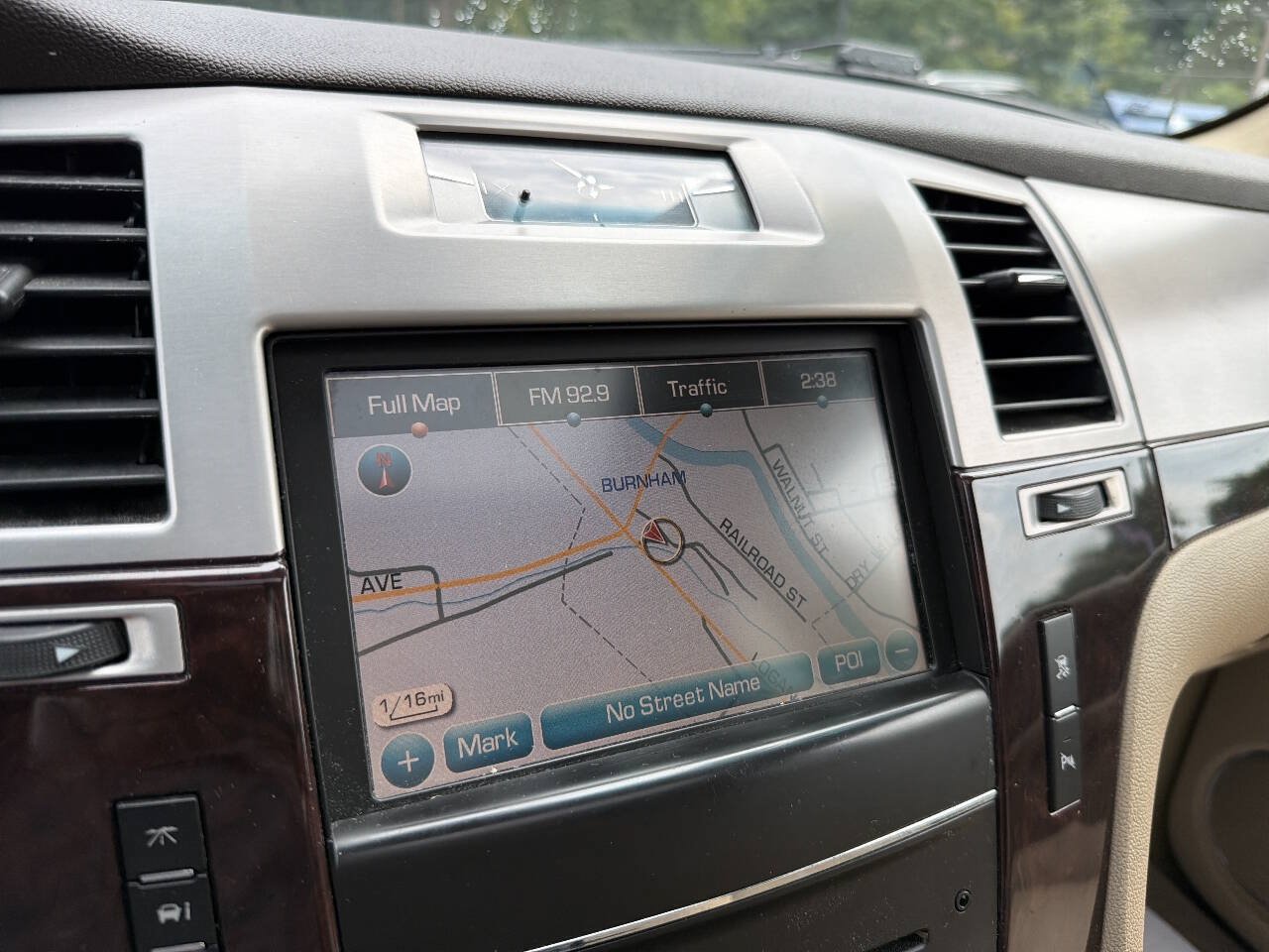 Used 2011 Cadillac Escalade EXT Luxury AWD/4WD image 21