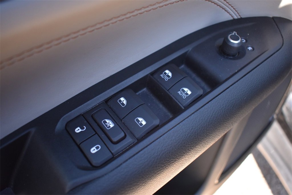 Used 2022 Jeep Compass Limited image 23