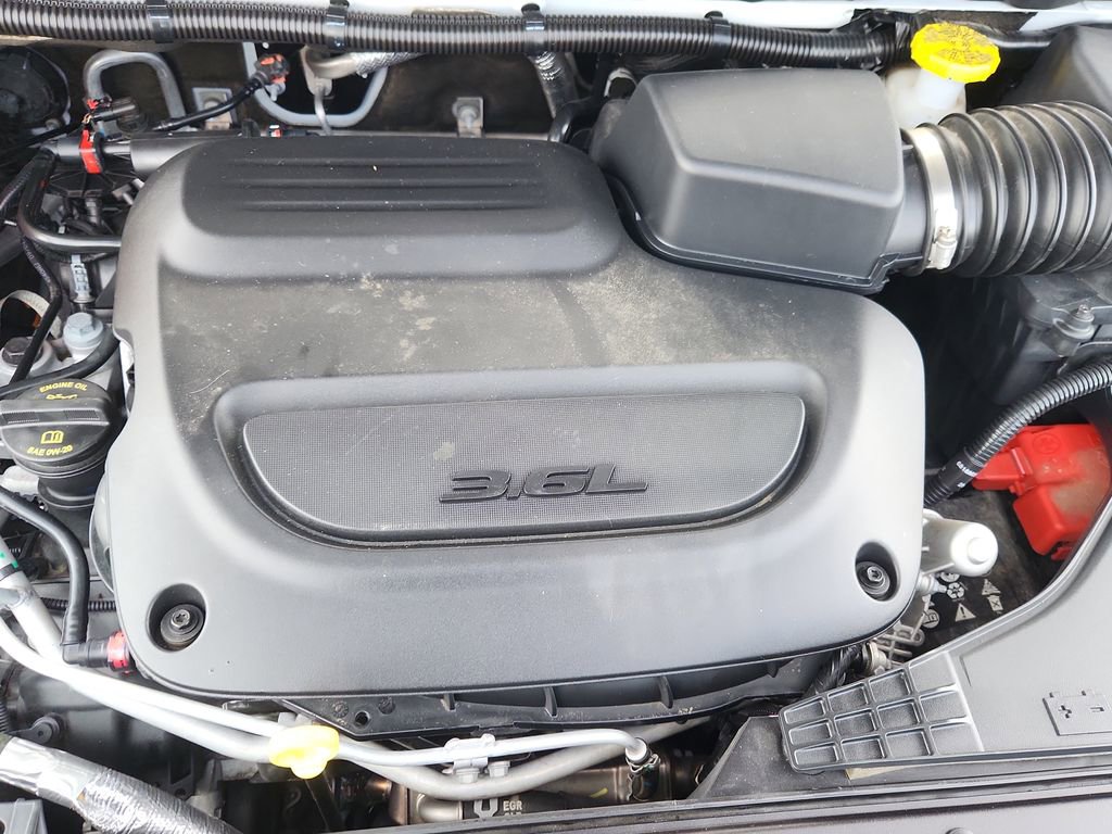 Used 2025 Chrysler Pacifica Limited FWD image 18