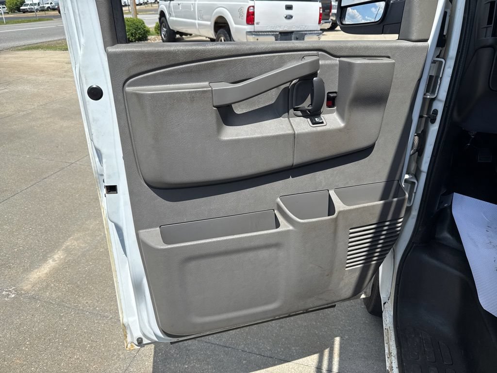 Used 2021 Chevrolet Express 3500 w/ Driver Convenience Package RWD image 24