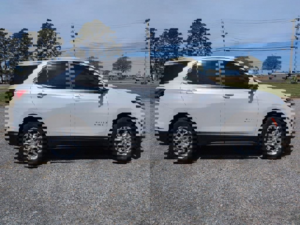 Used 2023 Chevrolet Equinox LT image 3