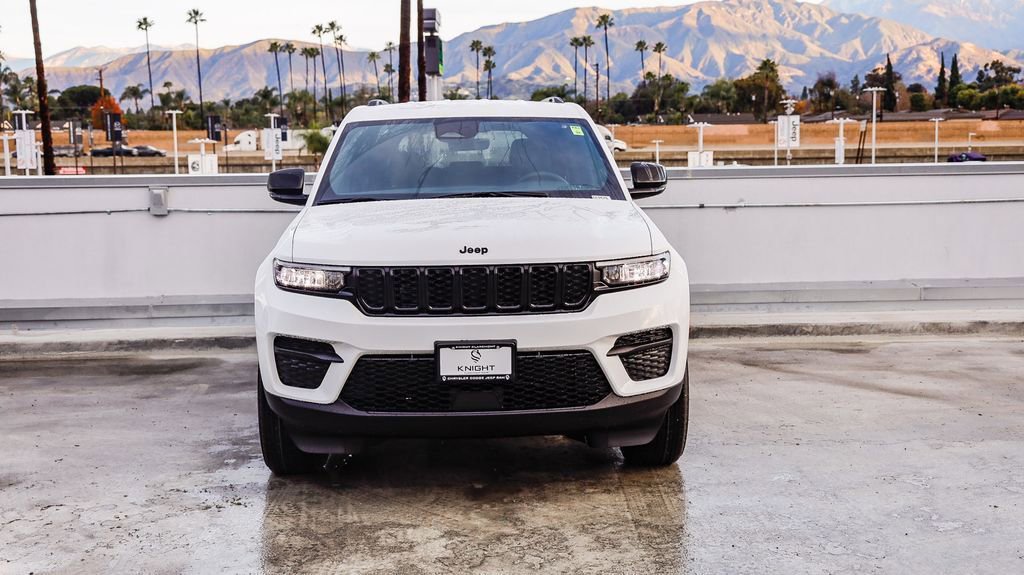 New 2025 Jeep Grand Cherokee Altitude image 3