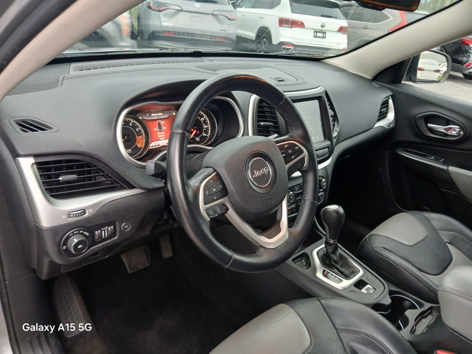 Used 2014 Jeep Cherokee Limited w/ Luxury Group FWD image 4