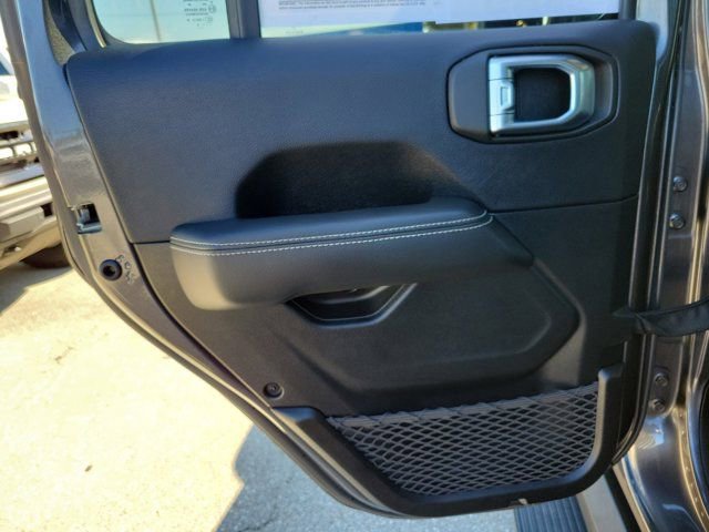 Used 2023 Jeep Gladiator Overland w/ Popular Equipment Package image 18