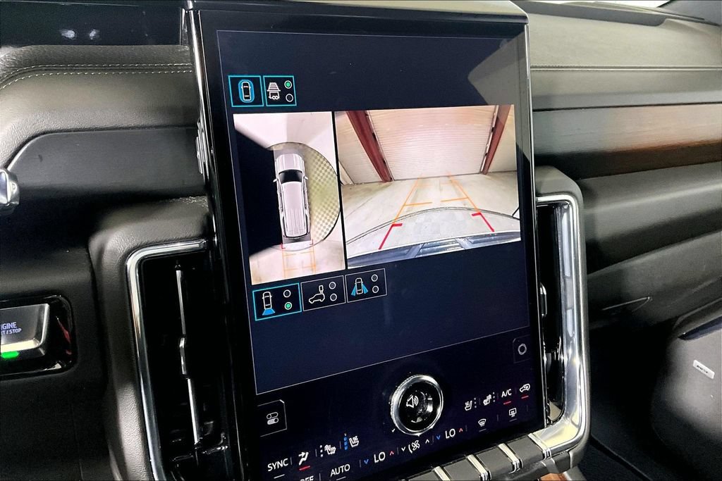 Used 2025 GMC Yukon XL Denali RWD image 17