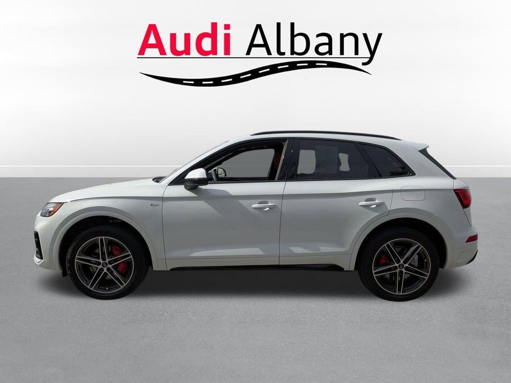 Used 2024 Audi Q5 e Premium Plus w/ Premium Plus Package image 3