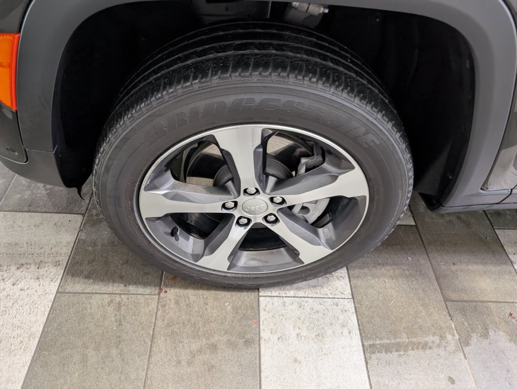 Used 2023 Jeep Grand Cherokee 4WD 4xe w/ Luxury Tech Group II image 7