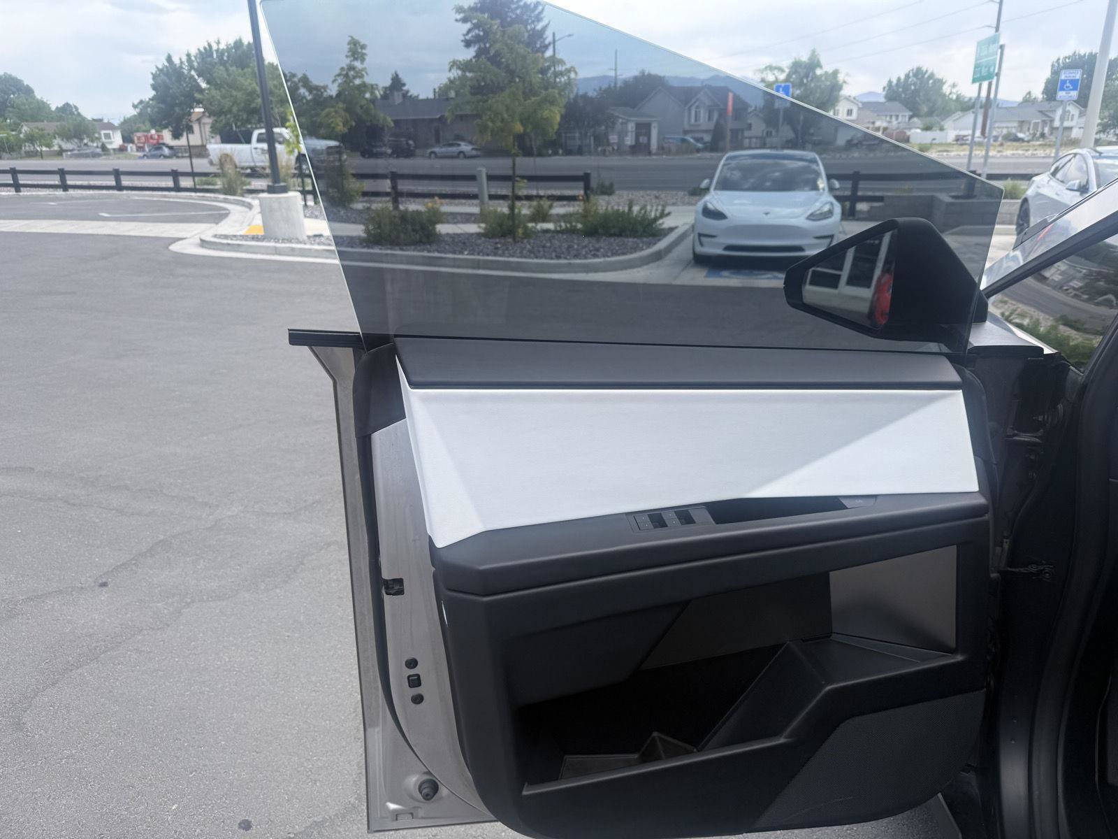 Used 2024 Tesla Cybertruck AWD Crew Cab image 11