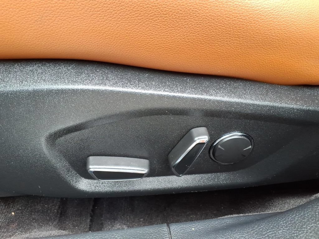 Used 2019 Ford Fusion Energi Titanium FWD image 17