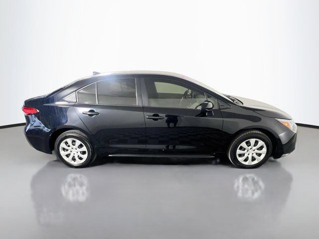Used 2025 Toyota Corolla LE FWD image 9