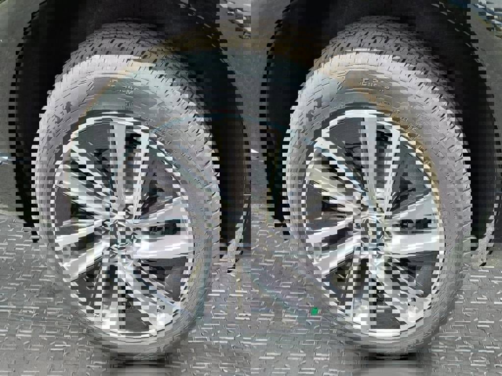 New 2026 Cadillac Vistiq Sport w/ LPO, Floor Liner Package image 15