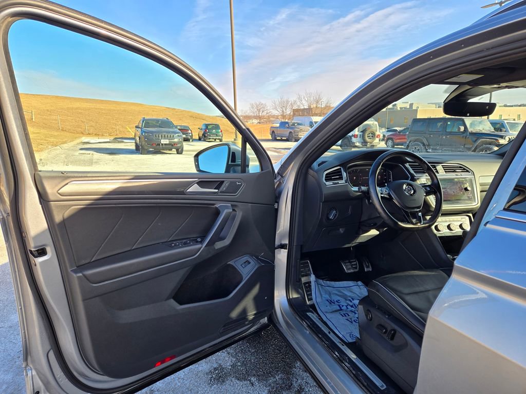 Used 2021 Volkswagen Tiguan SEL Premium R-Line image 11