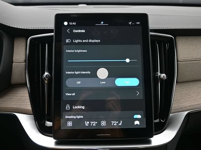New 2026 Volvo XC90 B6 Plus w/ Protection Package Premier AWD/4WD image 17