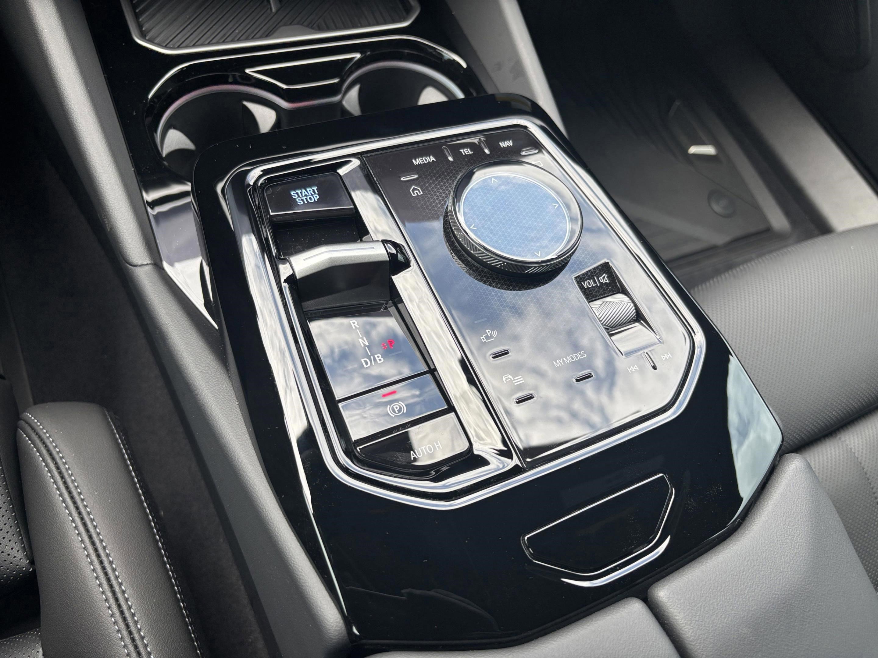 Used 2025 BMW i5 eDrive40i w/ Premium Package image 12