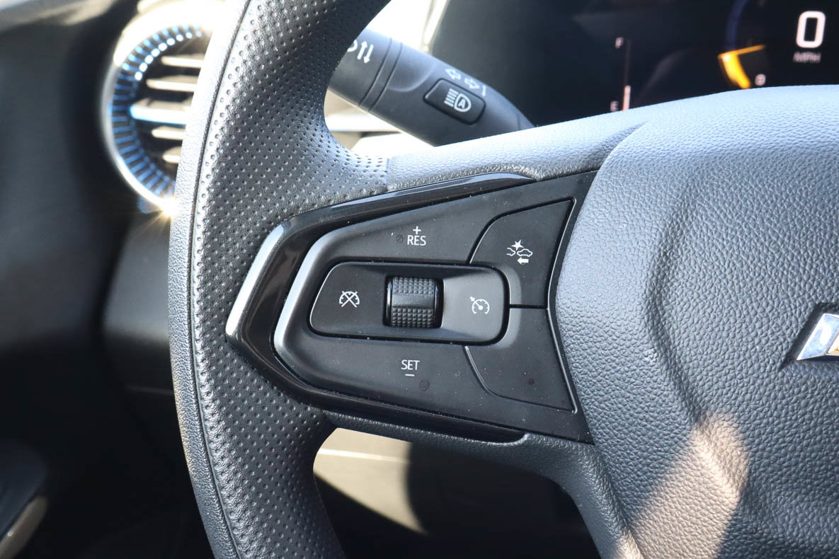 Used 2025 Chevrolet Trax LT FWD image 24