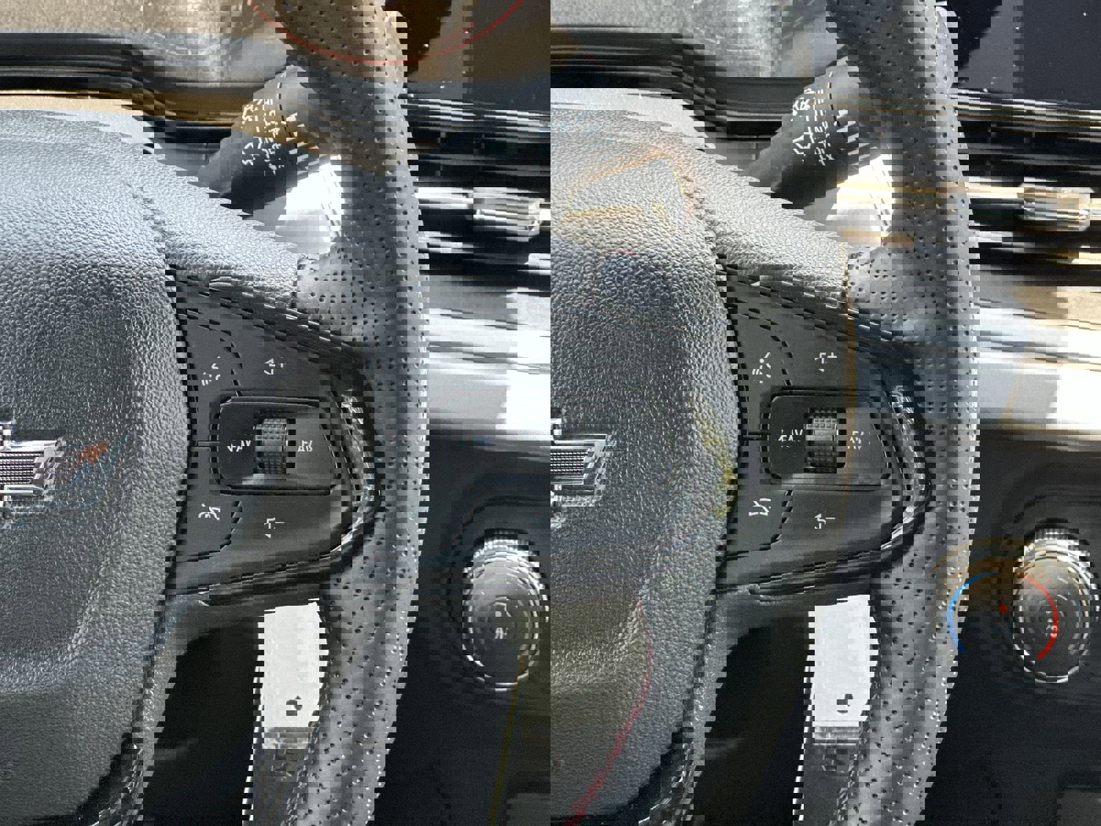 Used 2025 Chevrolet Trax RS w/ Driver Confidence Package image 21