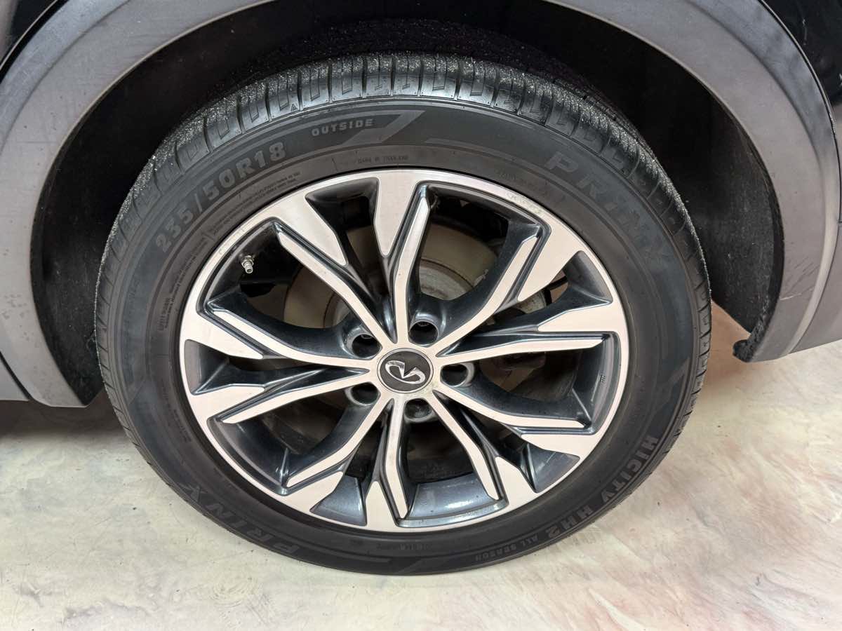 Used 2018 INFINITI QX30 Premium w/ Navigation Package AWD/4WD image 37