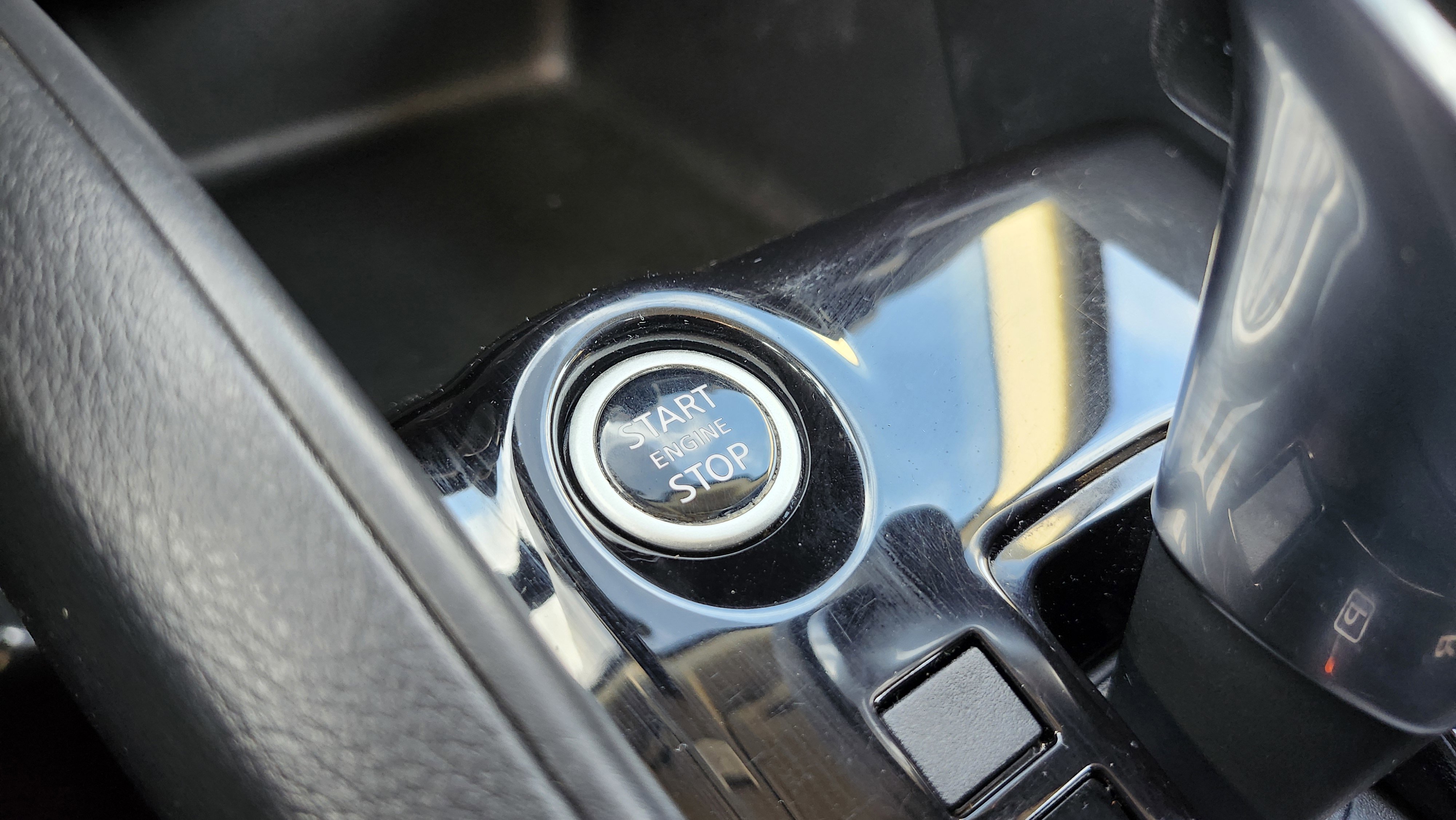 Used 2022 Nissan Kicks S image 8