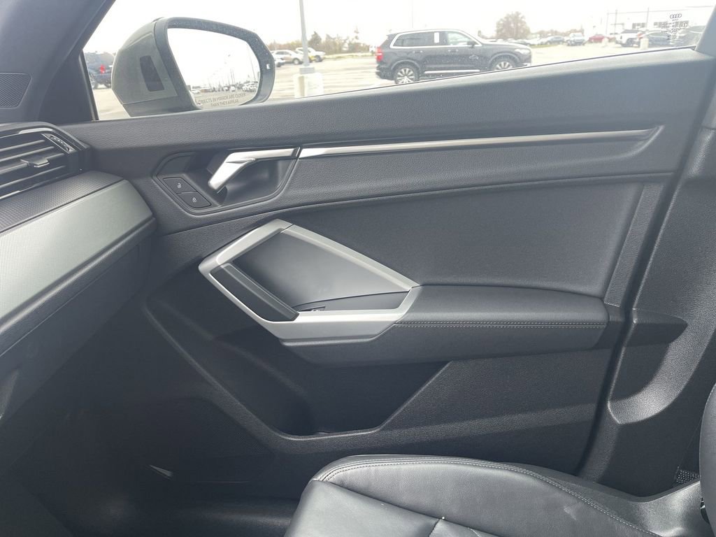 Used 2025 Audi Q3 2.0T Premium image 30