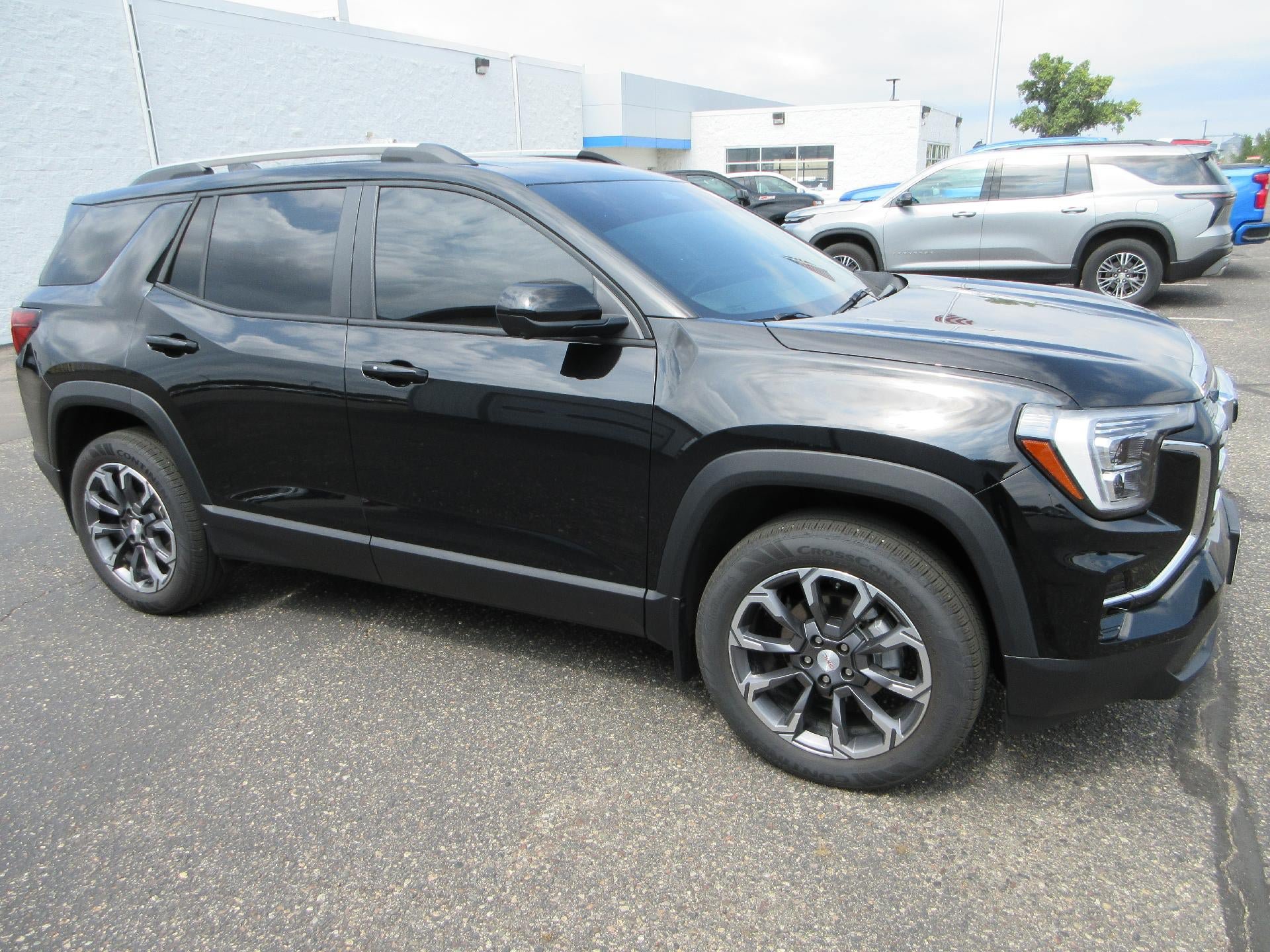 Certified 2025 GMC Terrain Elevation w/ Elevation Premium Package AWD/4WD image 3