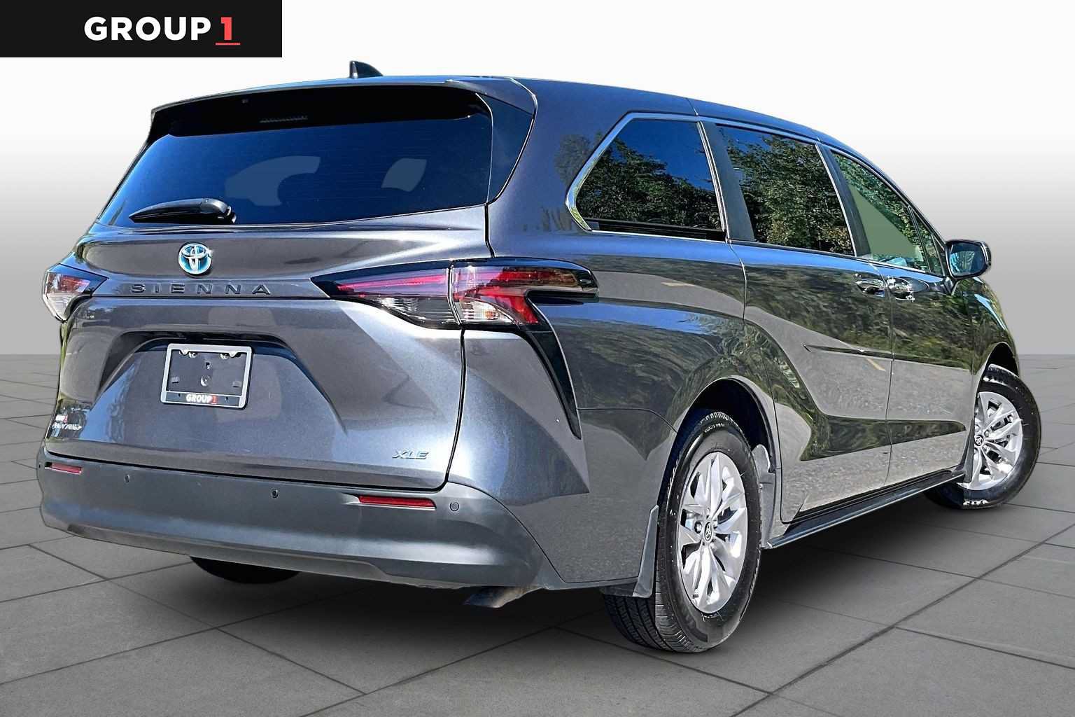 Used 2025 Toyota Sienna XLE AWD/4WD image 13