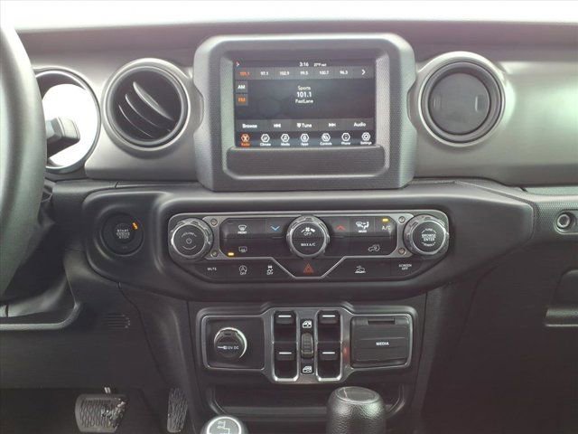 Used 2023 Jeep Gladiator Sport AWD/4WD image 10