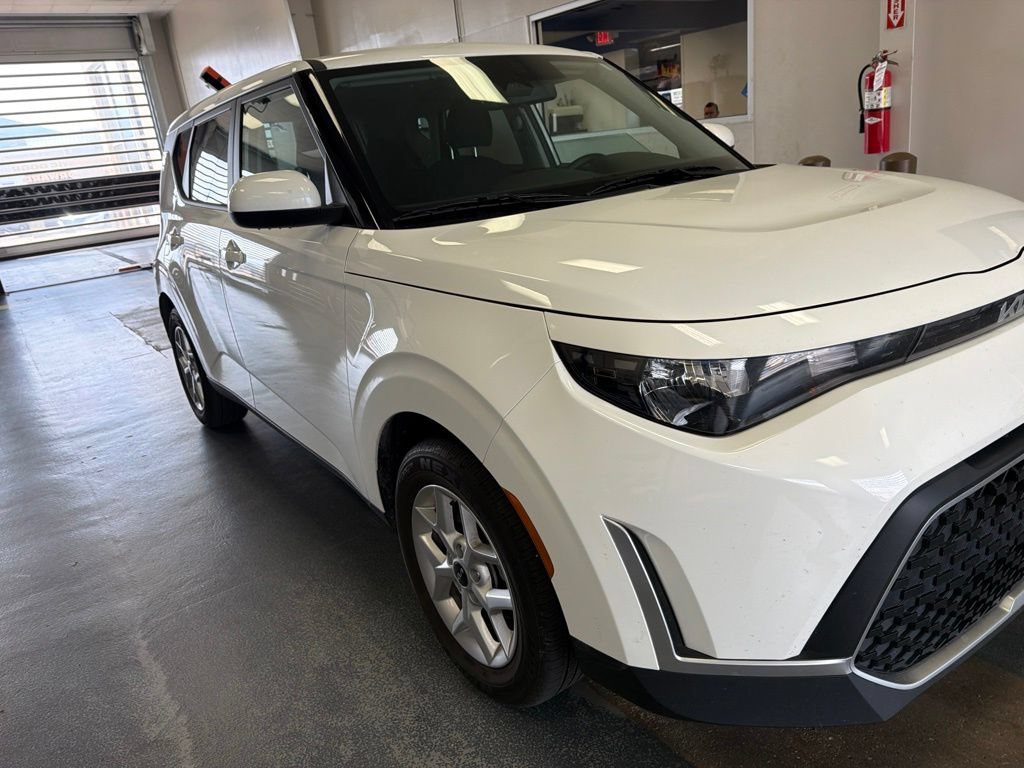 Used 2024 Kia Soul LX w/ Option Group 015 FWD image 1