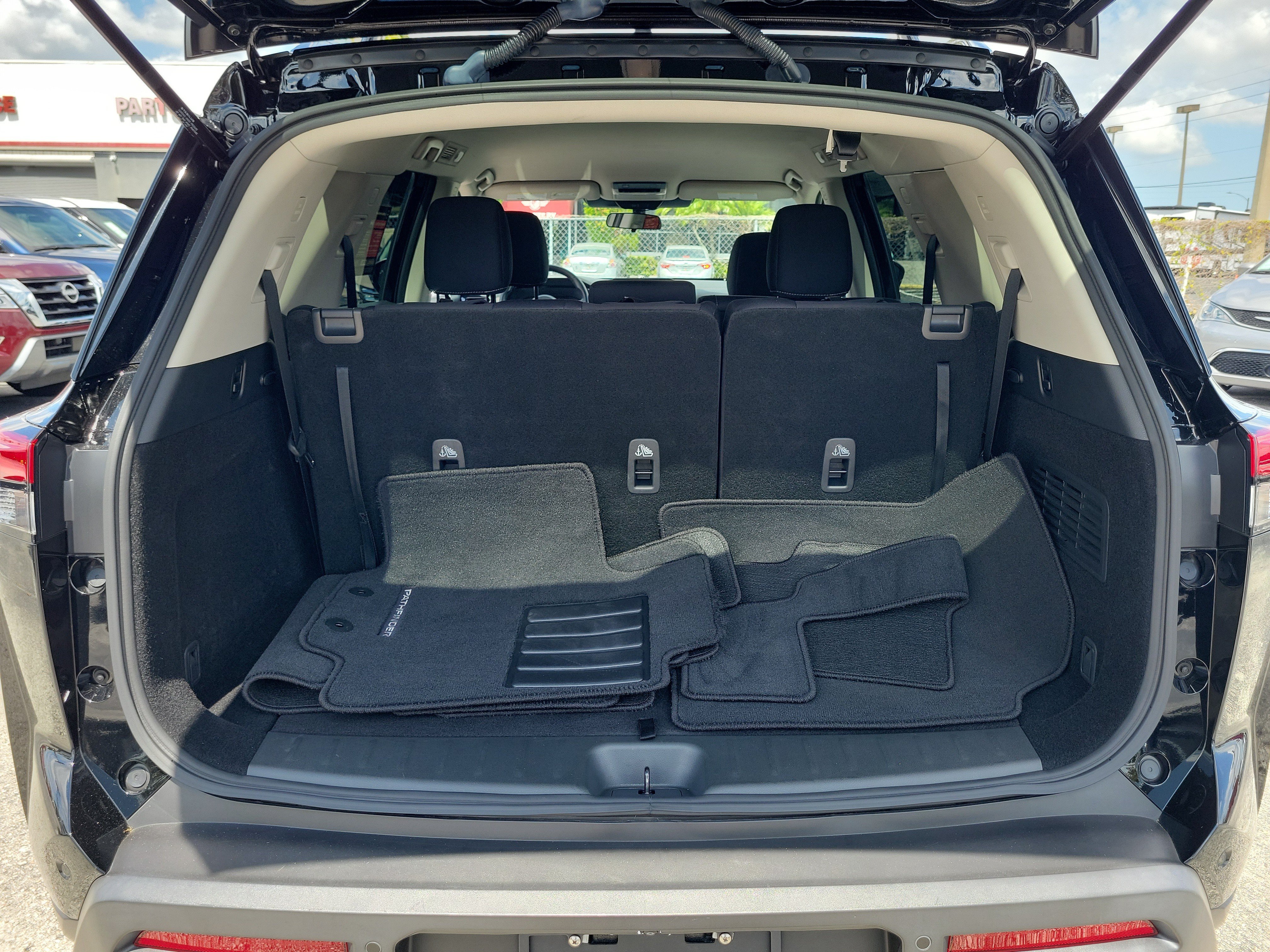 Certified 2024 Nissan Pathfinder SV w/ Black Appearance Package FWD image 6