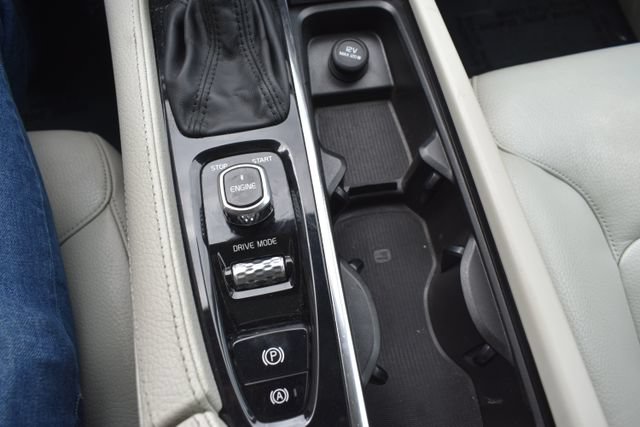 Used 2017 Volvo XC90 T6 Momentum w/ Convenience Package AWD/4WD image 30