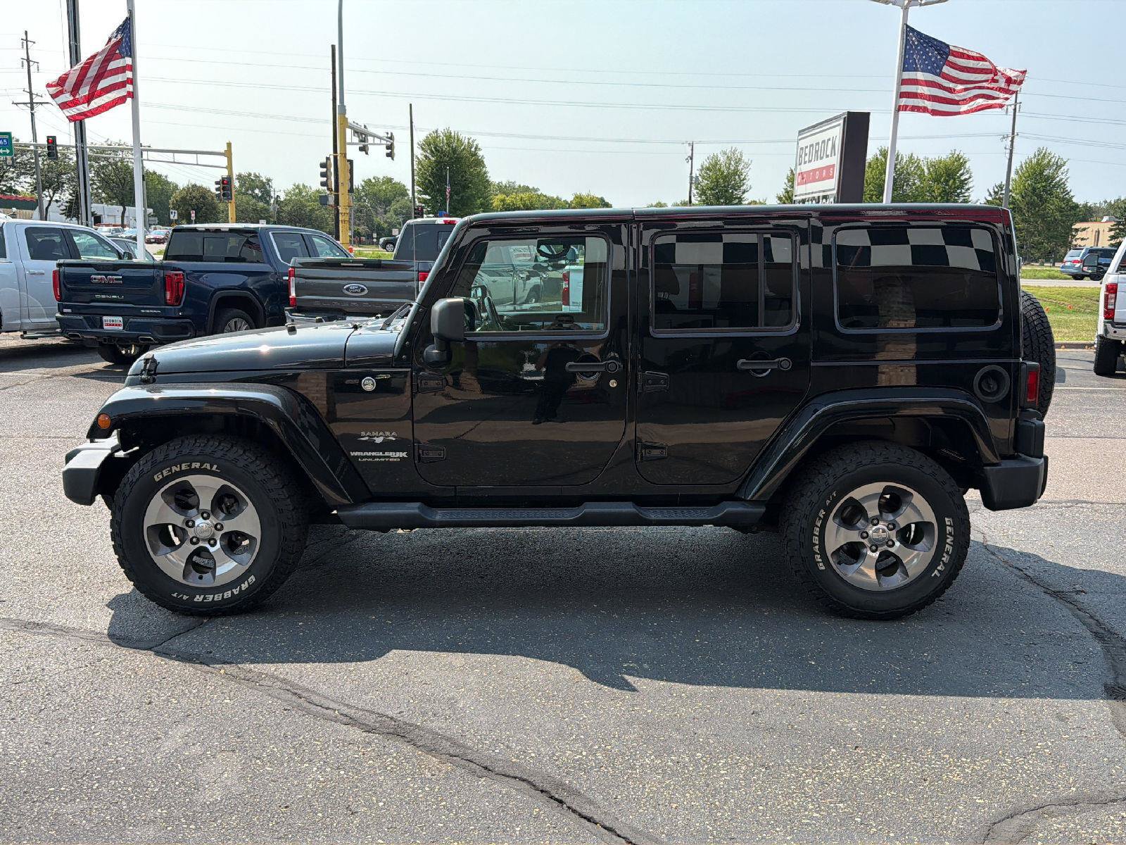 Used 2018 Jeep Wrangler Unlimited Sahara w/ Connectivity Group AWD/4WD image 4