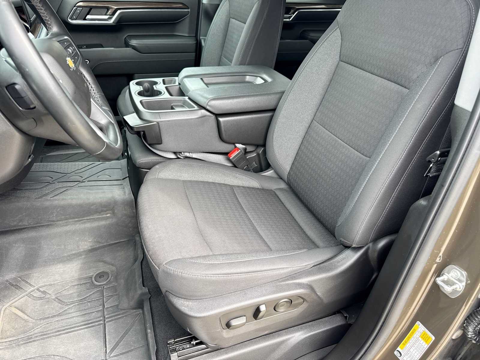 Used 2023 Chevrolet Silverado 1500 LT AWD/4WD image 15