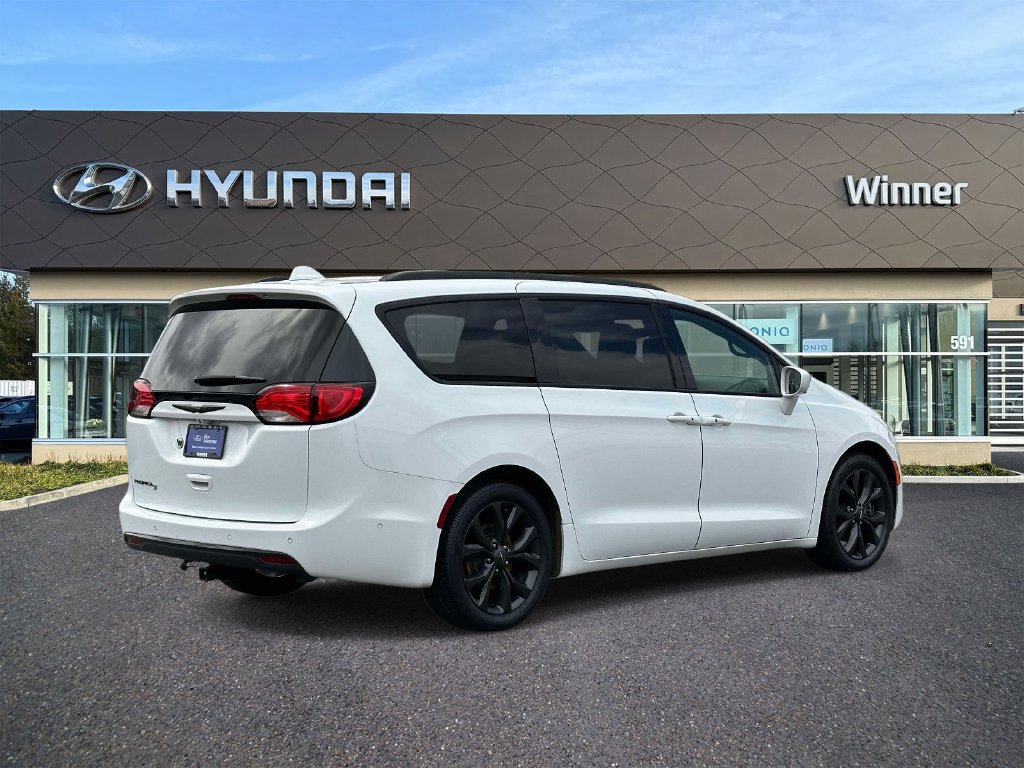 Used 2019 Chrysler Pacifica Touring-L w/ Advanced Safetytec Group FWD image 4