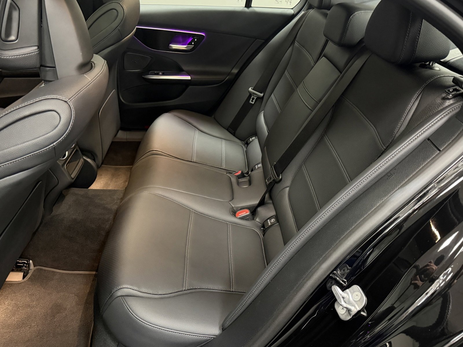 Used 2025 Mercedes-Benz C 300 4MATIC Sedan image 39