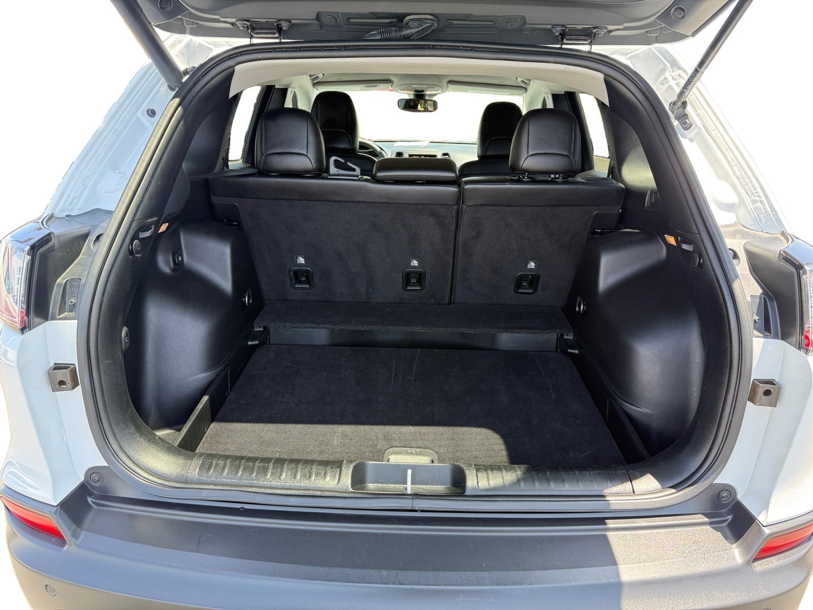 Used 2023 Jeep Cherokee Altitude Lux image 17