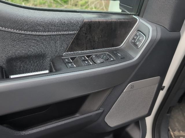 Used 2024 Ford F250 Lariat w/ Black Appearance Package image 19