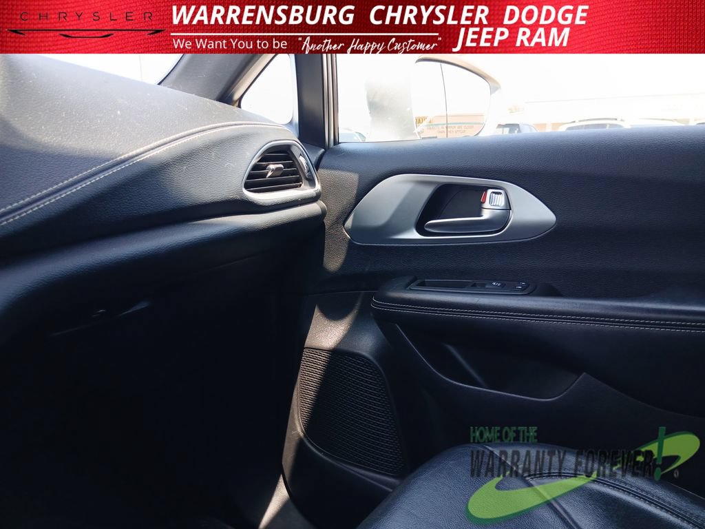 Used 2021 Chrysler Pacifica Touring-L w/ Uconnect Theater Family Group AWD/4WD image 27