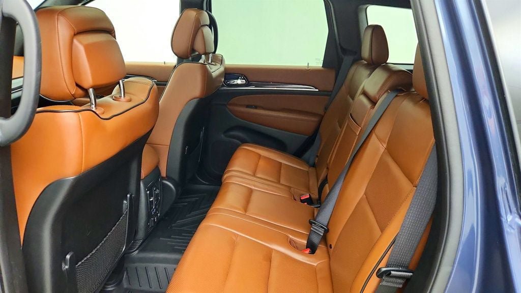 Used 2020 Jeep Grand Cherokee Overland AWD/4WD image 23