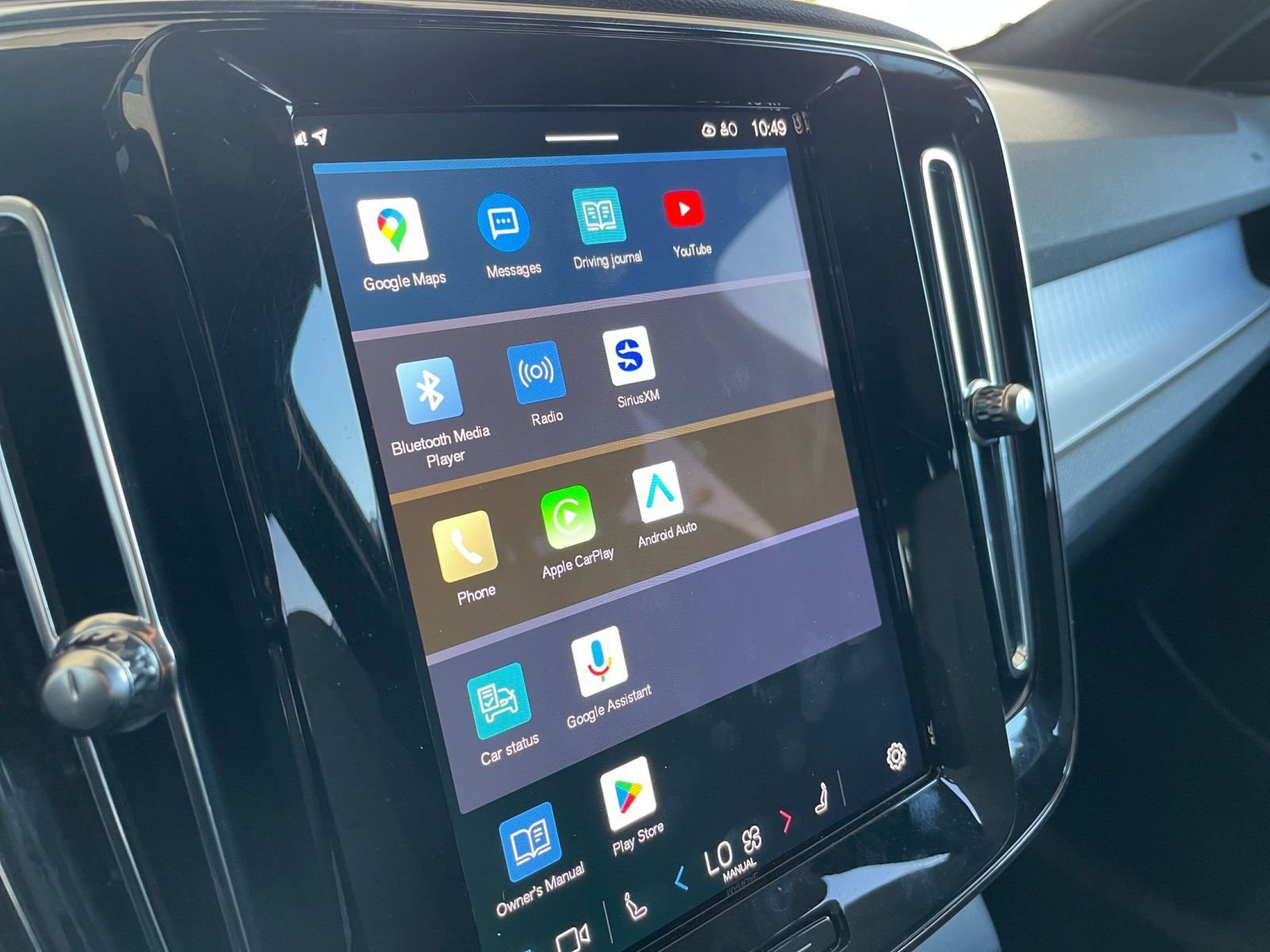 Used 2024 Volvo XC40 B5 Core image 21