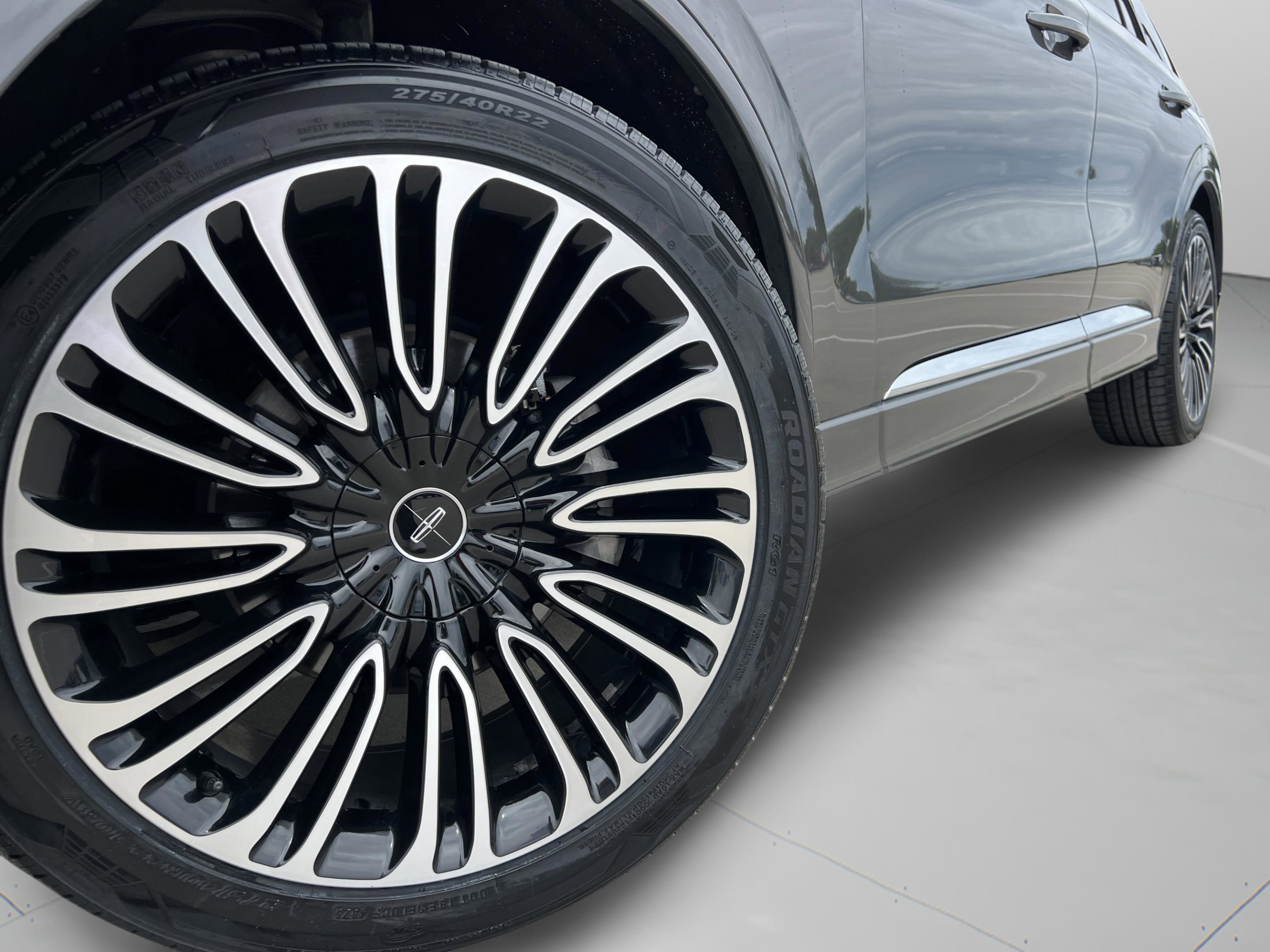 Certified 2023 Lincoln Aviator Black Label w/ Dynamic Handling Package AWD/4WD image 33