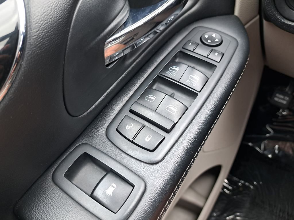 Used 2020 Dodge Grand Caravan SXT image 27