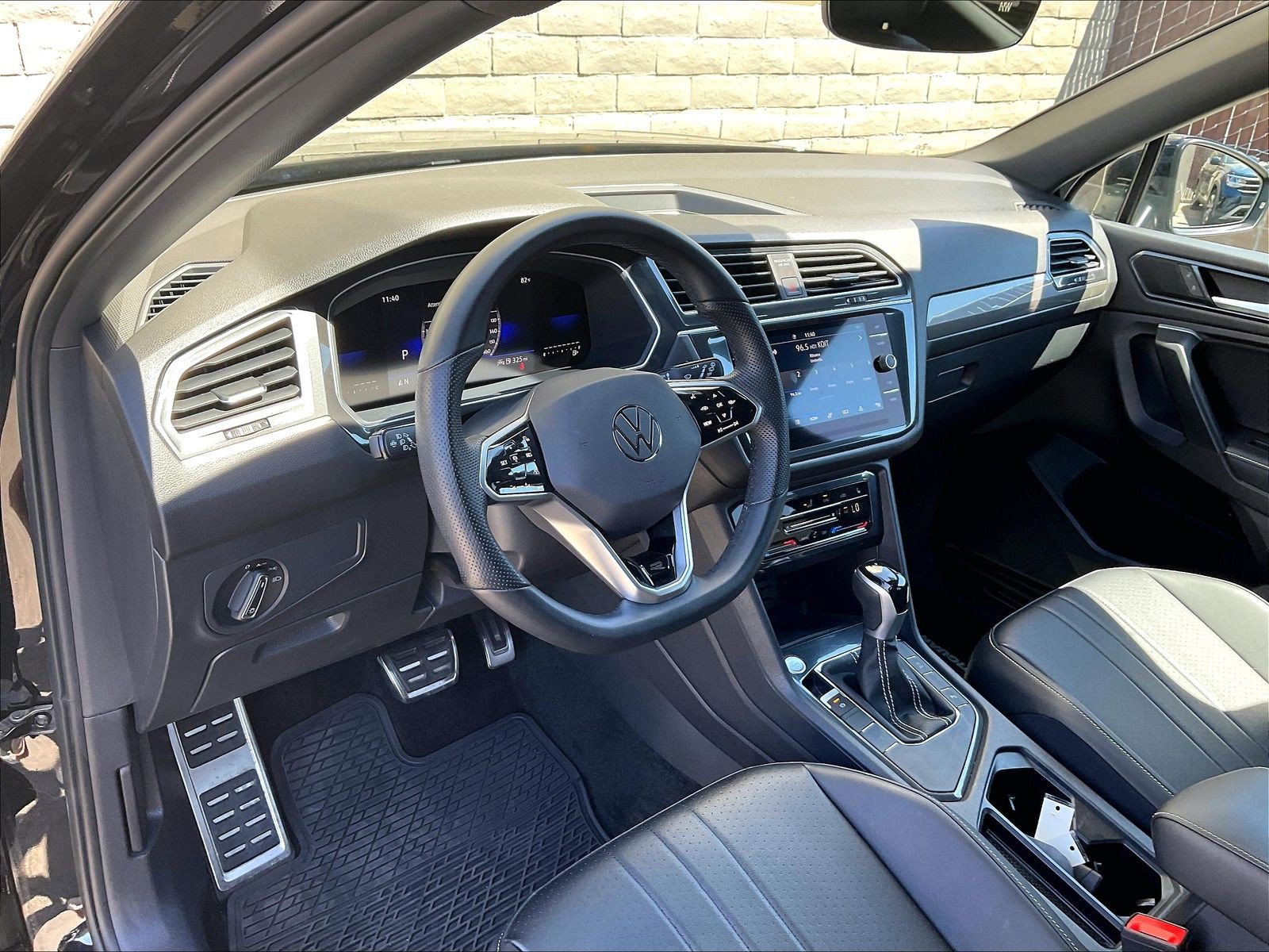 Certified 2023 Volkswagen Tiguan SE R-Line FWD image 14
