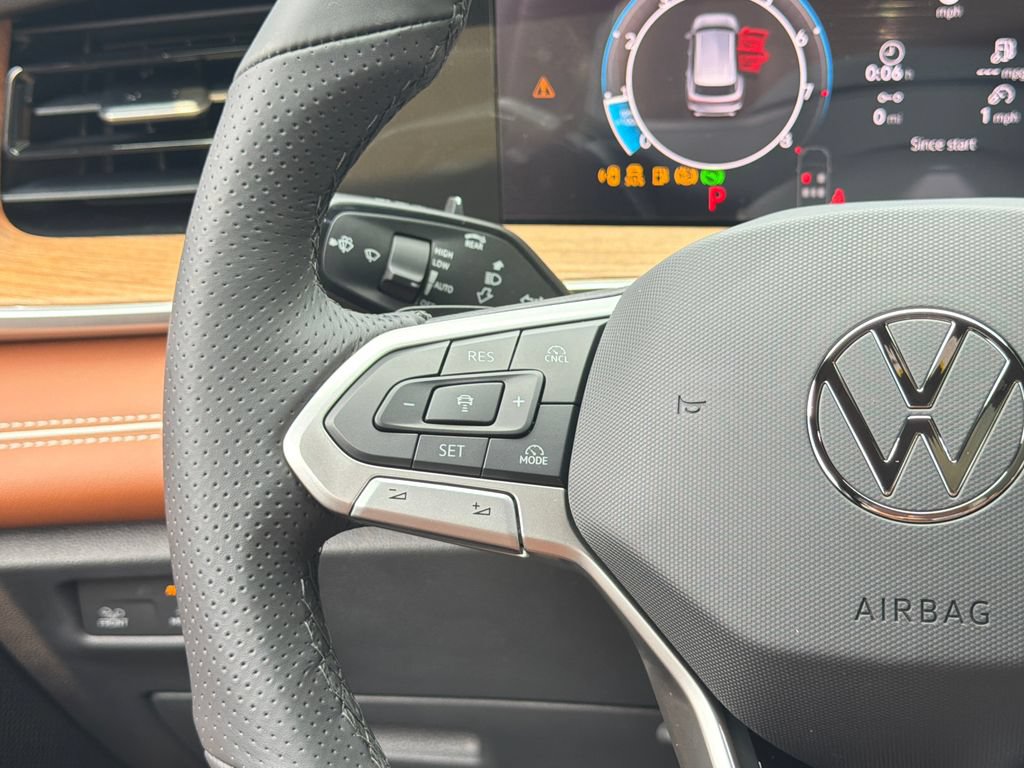 New 2026 Volkswagen Tiguan SEL R-Line AWD/4WD image 17